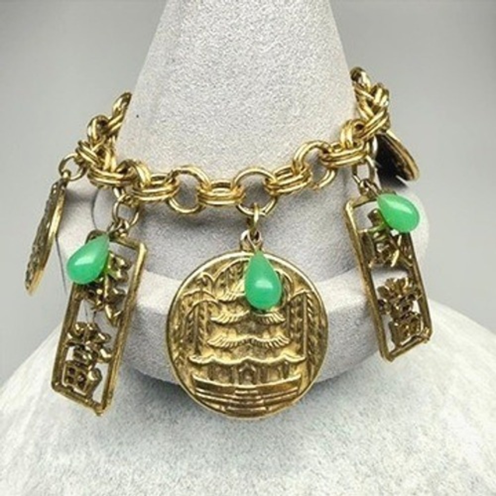 VTG Charm Bracelet Gold Tone 1960s Chinoiserie Asian Dragon Pagoda Aesthetic 7"
